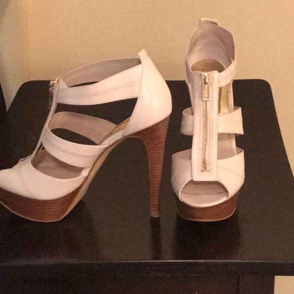 Shoes - Picture 1 of 3